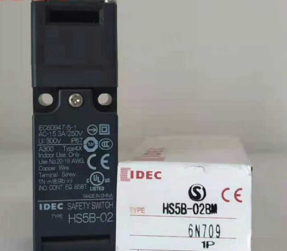 1pc  New HS5B-02BM    IDEC  Safety Door Switch