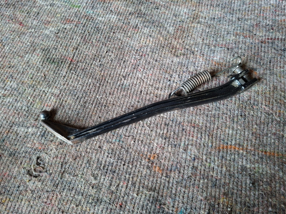 Kawasaki GT550 - Side Stand & Spring