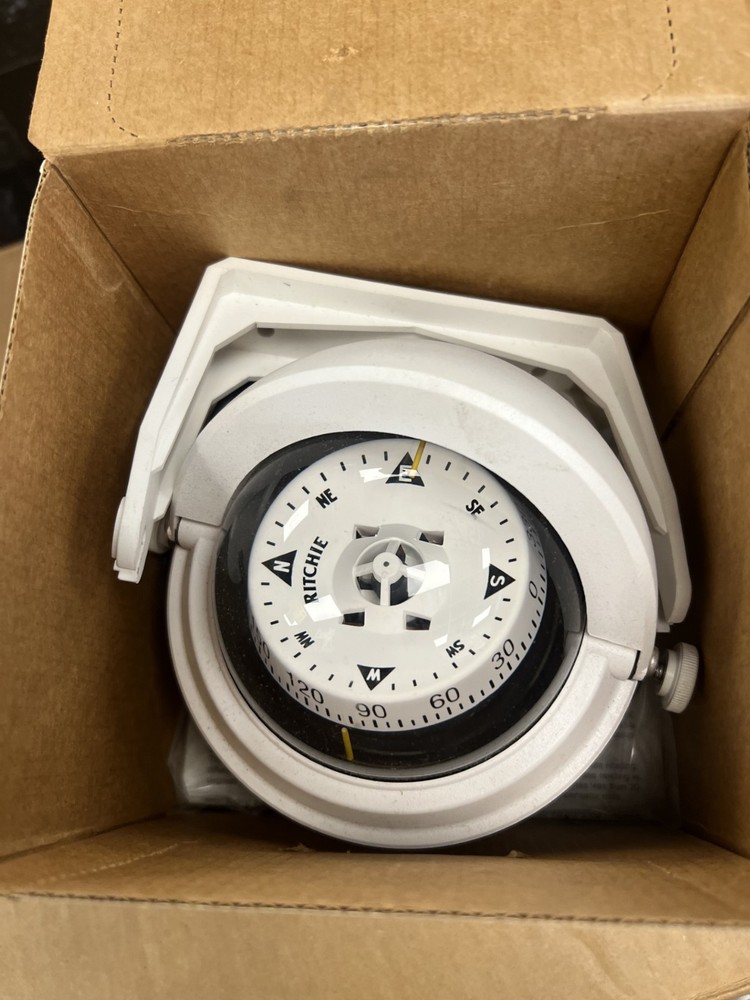RITCHIE B81W COMPASS WITH BRACKET WHITE
