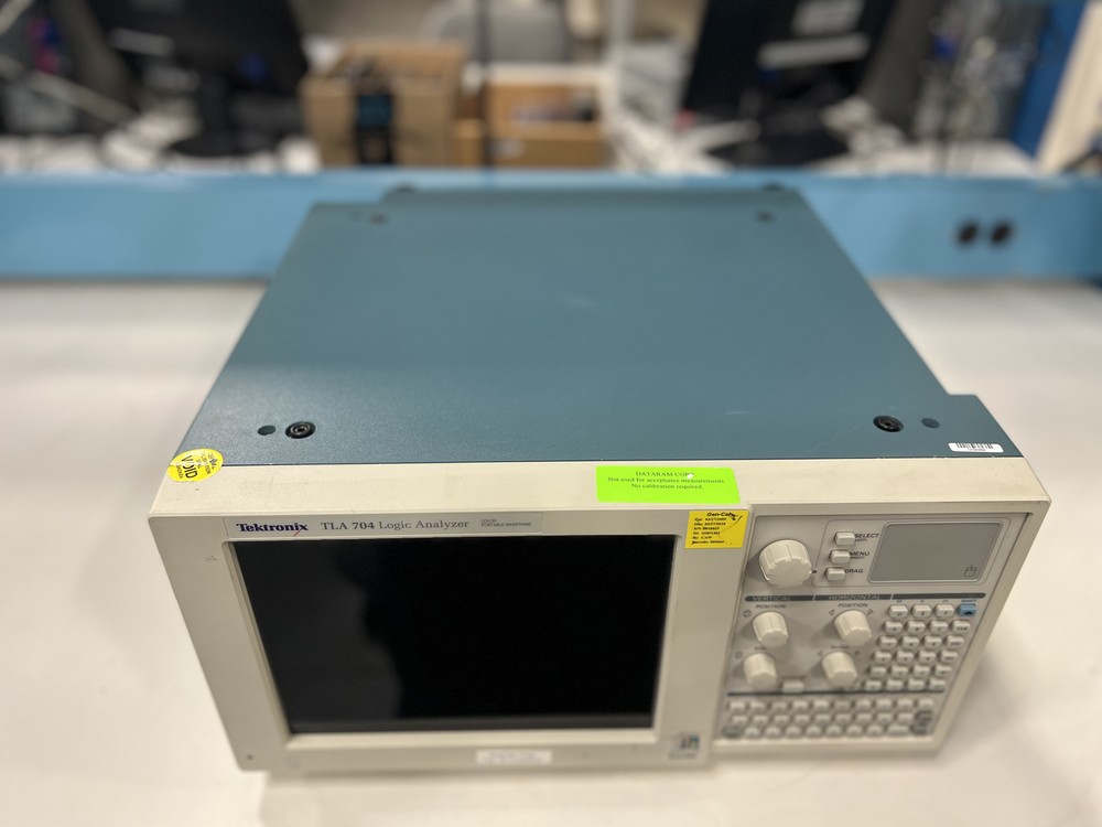 Tektronix TLA704 Logic Analyzer Color Portable Mainframe