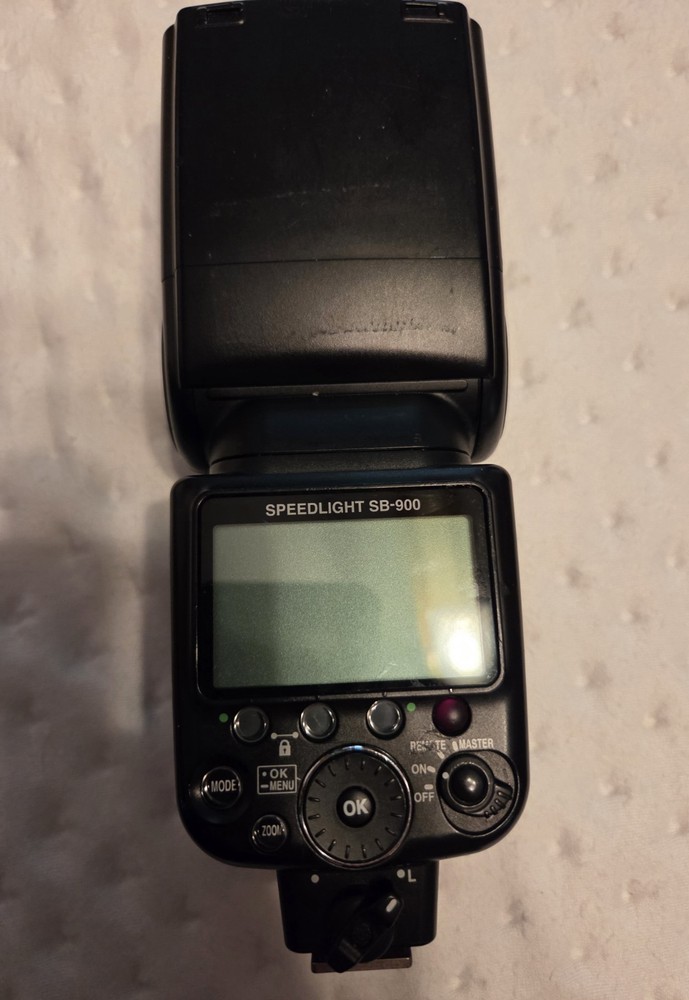 NIKON SPEEDLIGHT SB-900