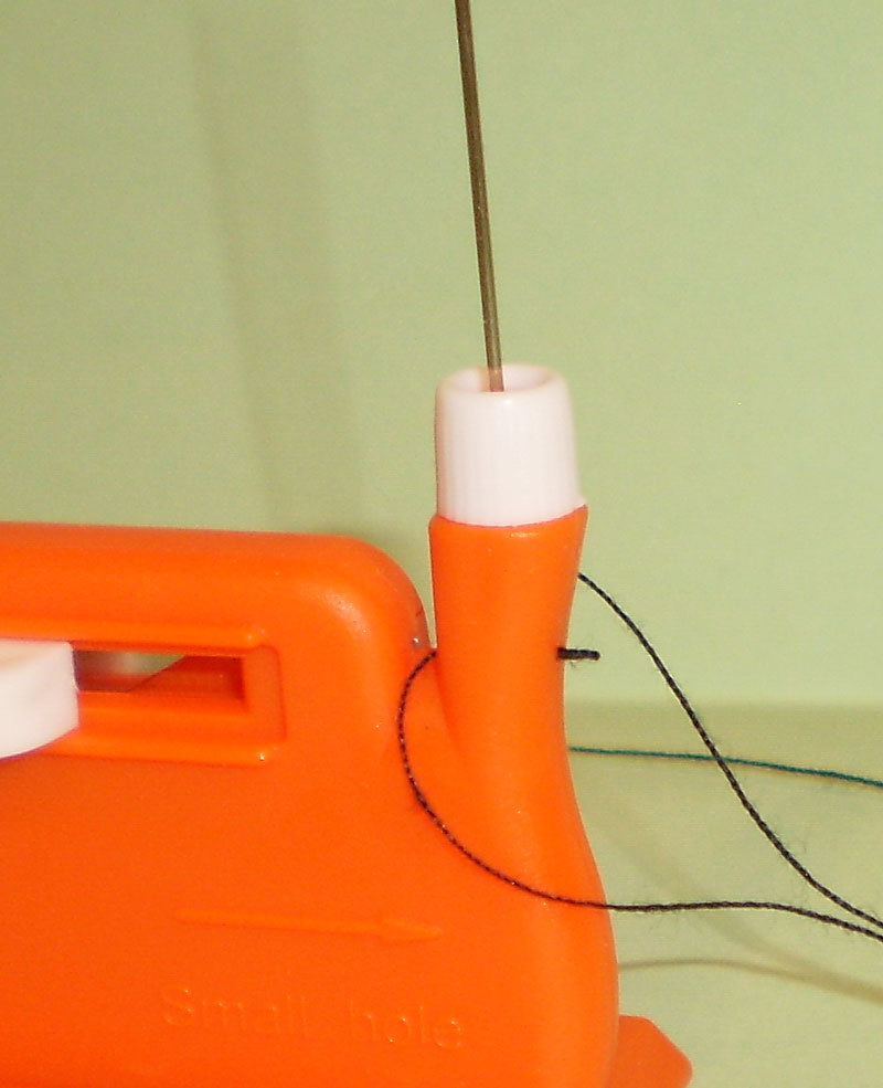 Automatic hand needle threading machine with 8 pcs. hand sewing needles