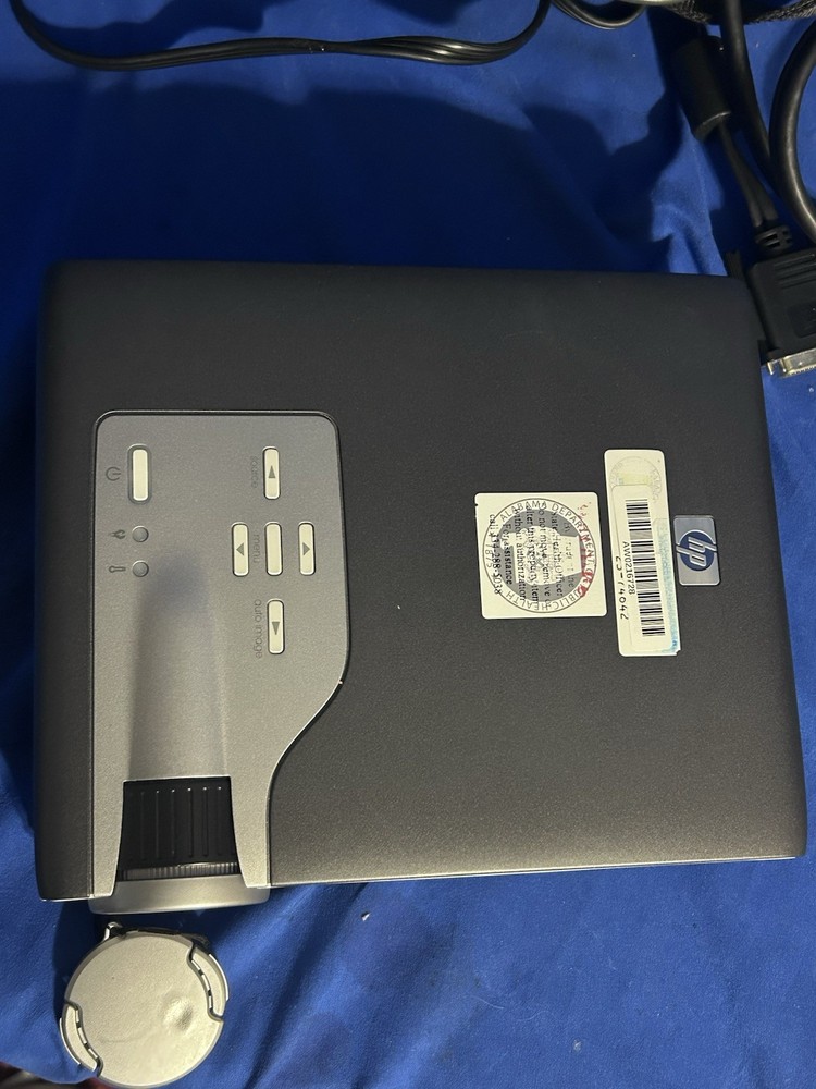 HP Digital Projector XB31 DLP w/ Case & Cords Tested