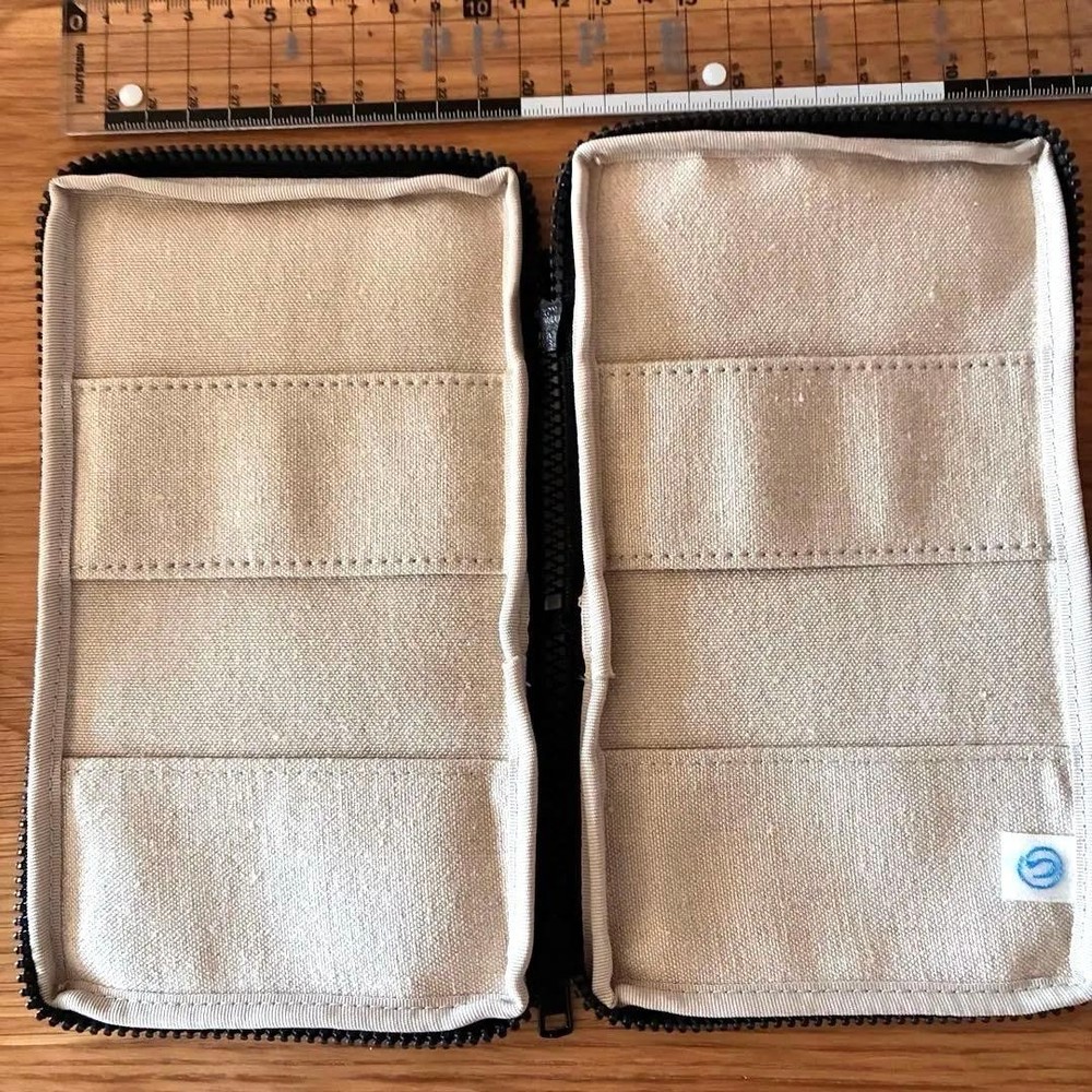 Tsukushi pen case black #6e191d