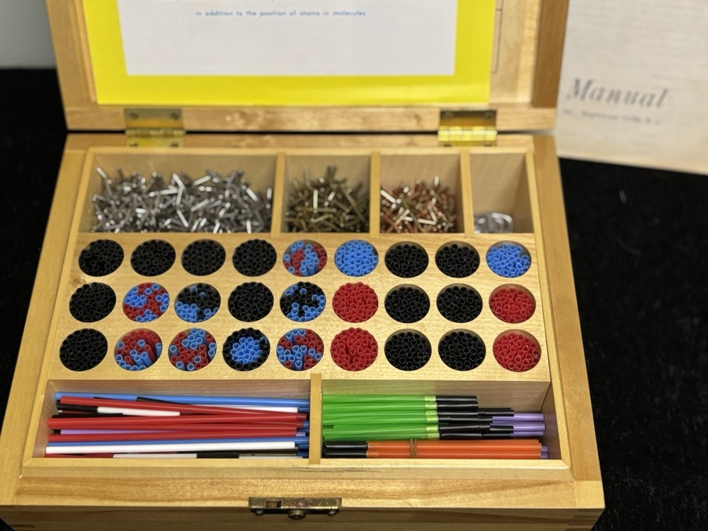 Vintage - FRAMEWORK MOLECULAR MODEL STUDENT SETS Prentice Hall In Wooden Box