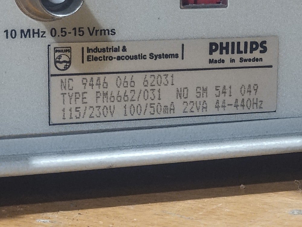 FLUKE/PHILIPS PM6669 FREQUENCY COUNTER. No Accessories