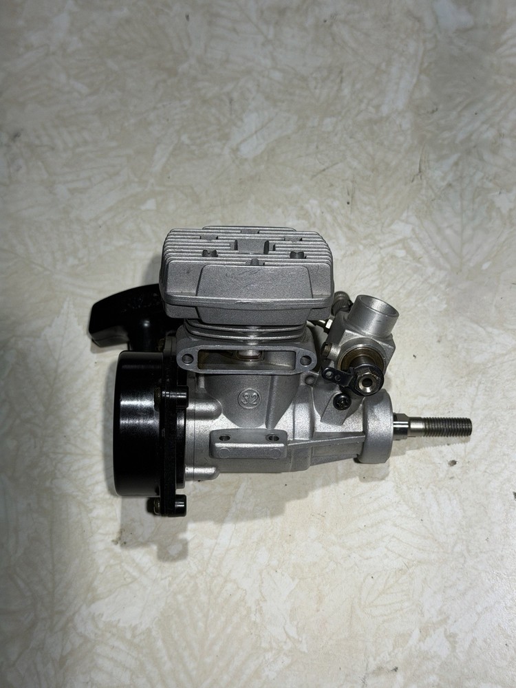 O.S. MAX 32 SX-H Pull Start engine With Muffler.
