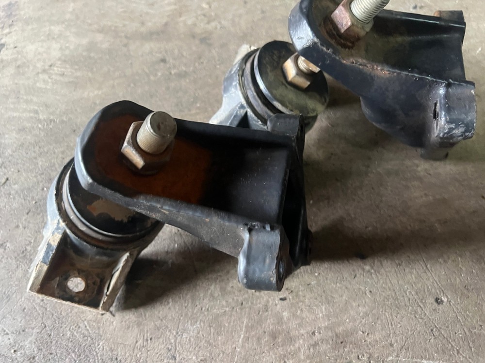 Volvo Penta 4.3GS V6 Engine Motor Mount (PAIR)