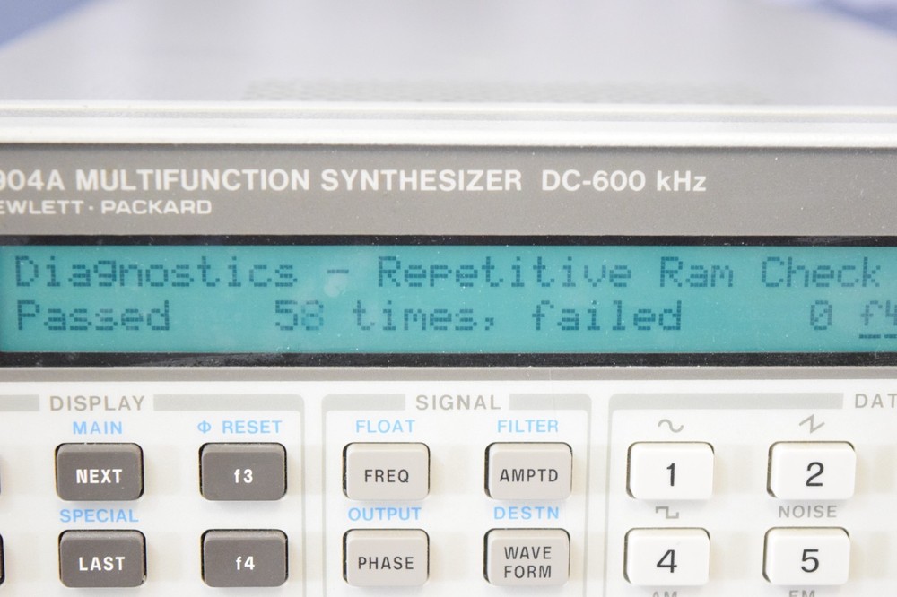 HP 8904A /001 Multifunction Synthesizer 600 kHz