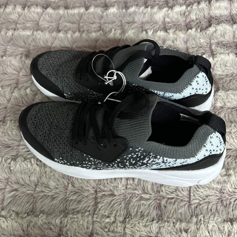 New Cat & Jack Boy Sneaker Size 5