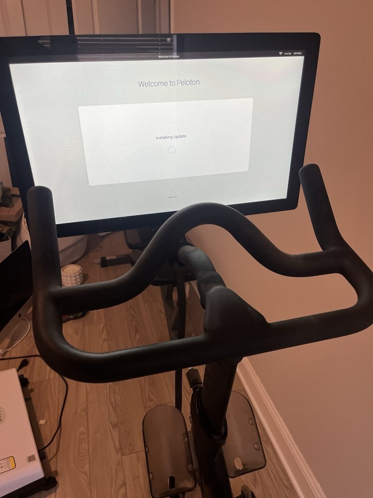 Peloton Bike & Adjustable Bench