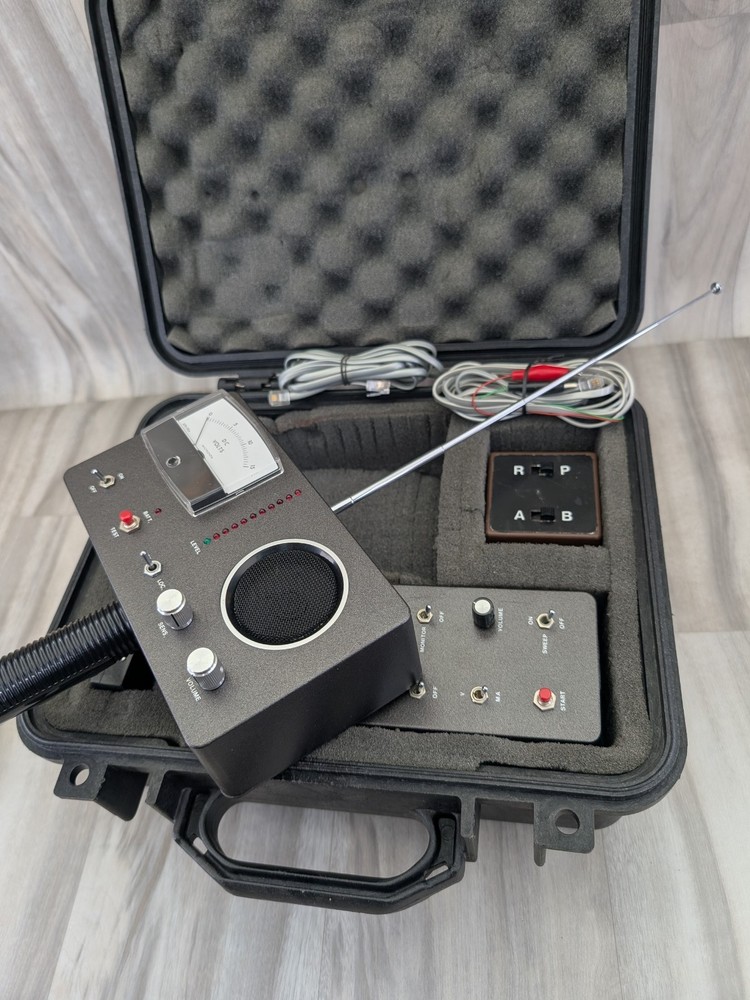 AS IS - UNTESTED Counter Surveillance Electronics Kit Bug Sweep RF Locator Used