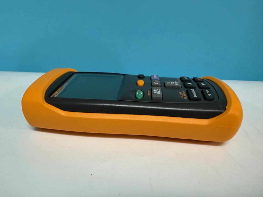 Fluke 54 IIB Dual Input Digital Thermometer