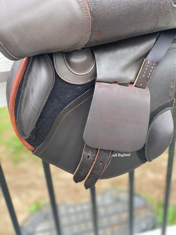 17” Medium + Frank Baines Reflex Jump Saddle