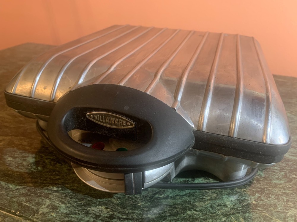 Villaware UNO Chrome Belgian Waffle Maker, Classic 4 Square, Model 2001