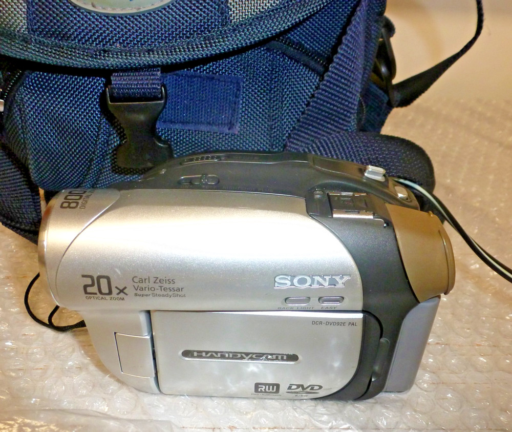 Sony DCR-DVD92E Handycam Bundle