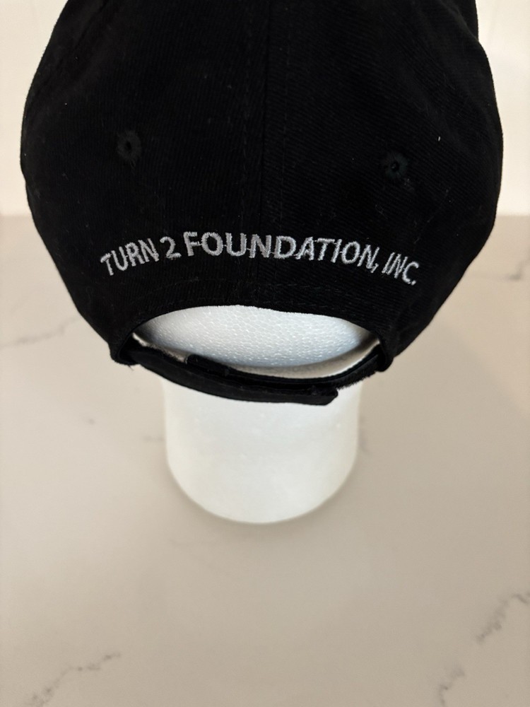 DEREK JETER CELEBRITY GOLF CLASSIC GOLF CAP (BLACK / OSFM) - WITHOUT ISSUES!