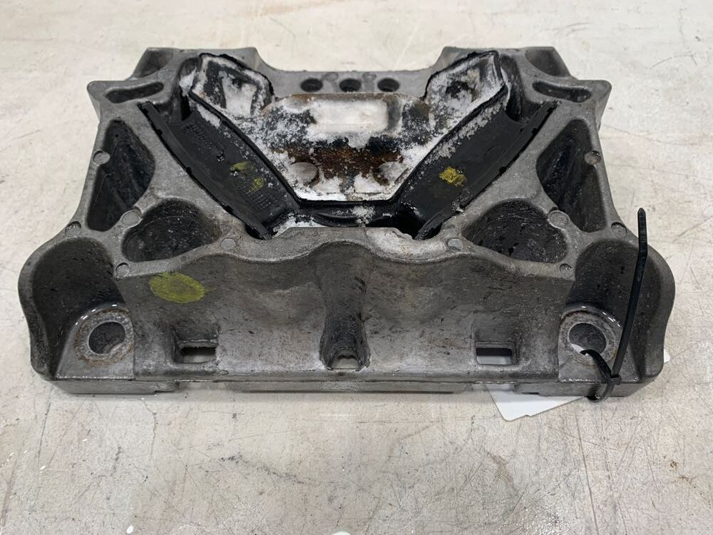 Freightliner Cascadia Engine Mount (548-12018)