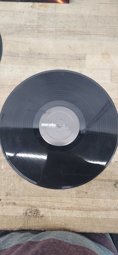 2x Native Instruments Traktor Scratch Pro Control Vinyl MK2 Black Record DJ