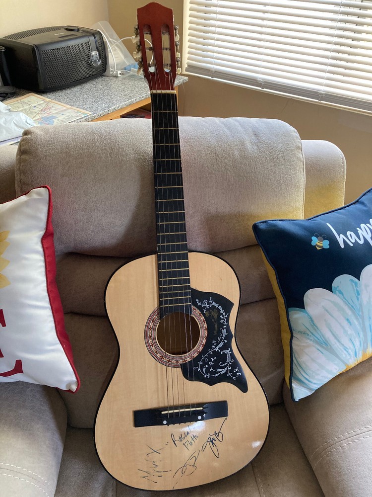 SIGNED RASCAL FLATTS CLASSICAL GUITAR! Nice Collector's Item