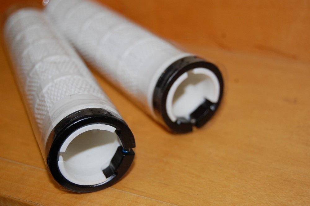 NOS Bontrager Lock-on Grips / White