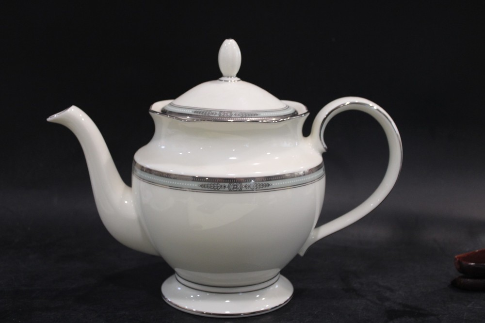 Noritake Fullerton Tea Pot 8" (5 Cups)