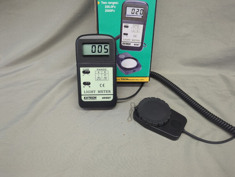 EXTECH 401027 FOOT CANDLE DIGITAL LIGHT METER 200FC 2,000FC FOR BASIC LIGHTING