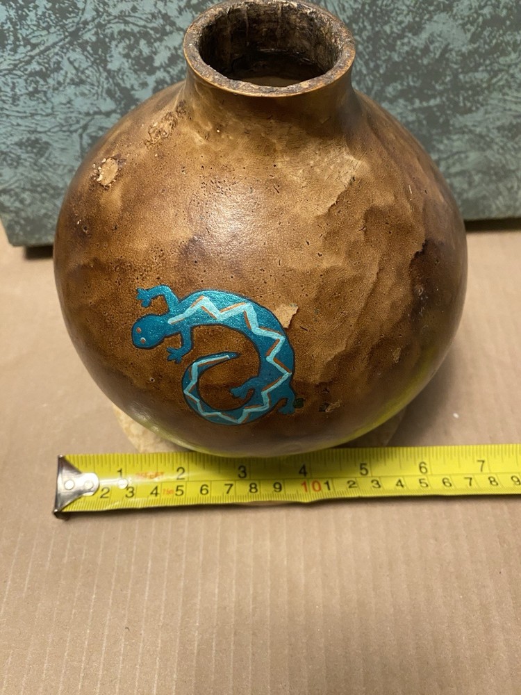 Hand Painted Gourd Gecko