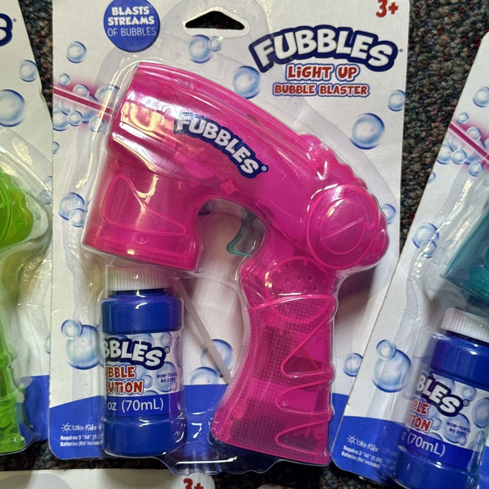 Fubbles Light Up Bubble Blaster multi color Ages 3+ NEW summer fun. W/ solution