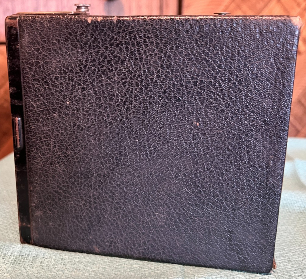 Brownie Vintage Box Camera Six-16 Junior