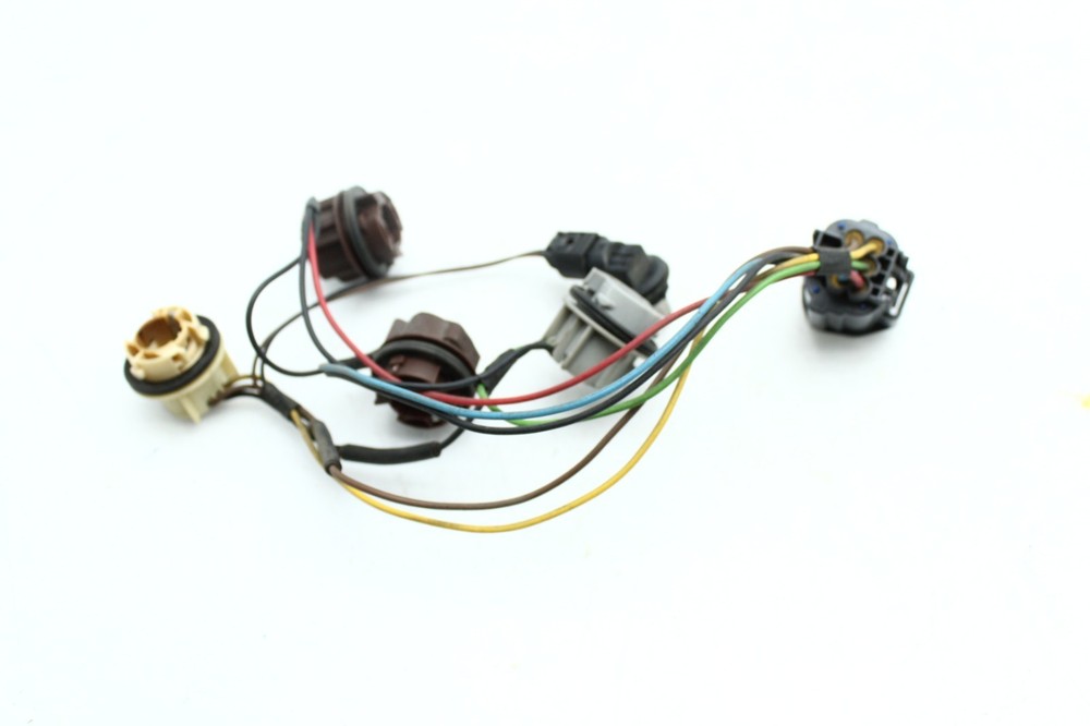 2006-2009 LAND RANGE ROVER REAR TAIL LIGHT BULB SOCKET WIRE HARNESS H2404