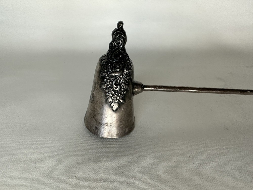 VTG Wallace Silversmiths candle snuffer Wallace 728