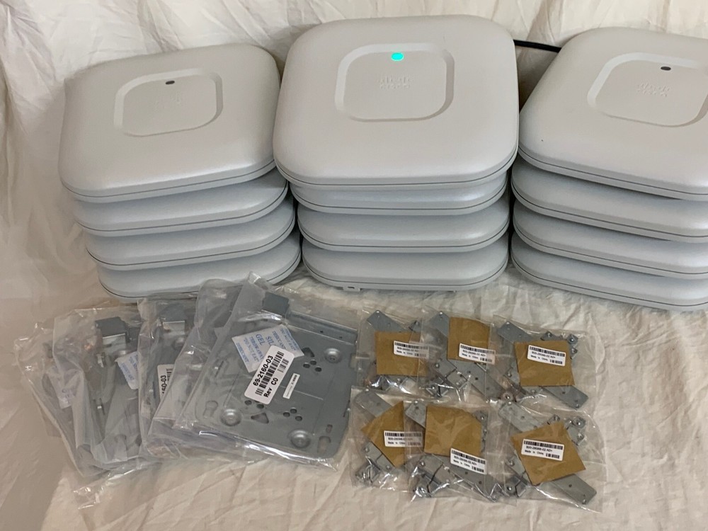 Cisco access point AIR-CAP1702I-B-K9 w/install brackets (both)
