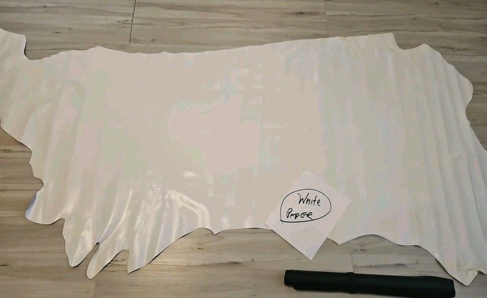 2-3oz LIGHT WHITE SMOOTH GRAIN SOFT SEMI,SHEEN LEATHER HIDE PANEL,SHEET 19+sq