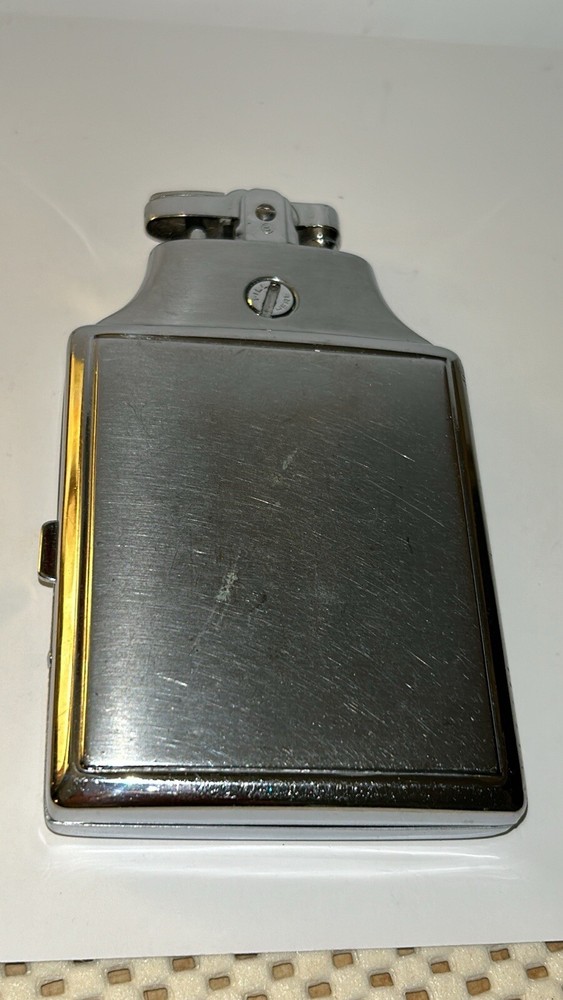 Vintage Ronson Mastercase Etched Silver Tone Cigarette Case Lighter. 4x3x1/2”