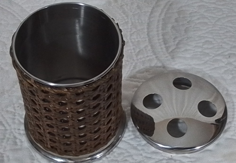 Bath Collection - Wicker &Stainless-Steel toothbrush holder.