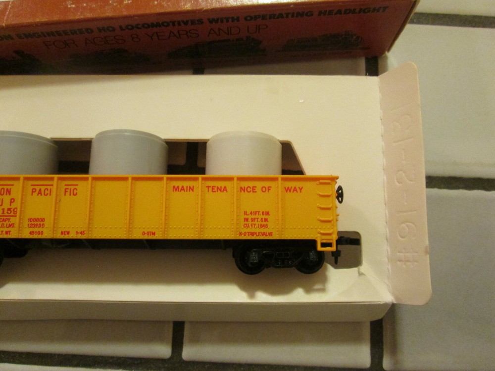 tyco UNION PACIFIC gondola car with load HO scale ////