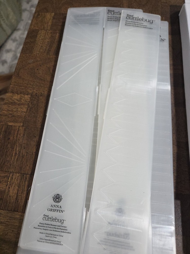 Cuttlebug ANNA GRIFFIN Fancy Folded Rosettes & Borders Embossing