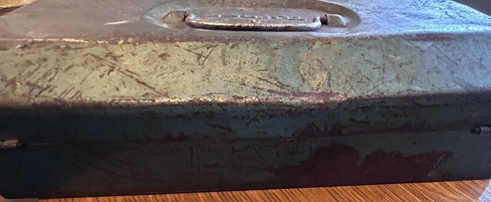 Vintage Turner Metal Toolbox w/ Divider - Rusted Toolbox - Pre Owned (tr)