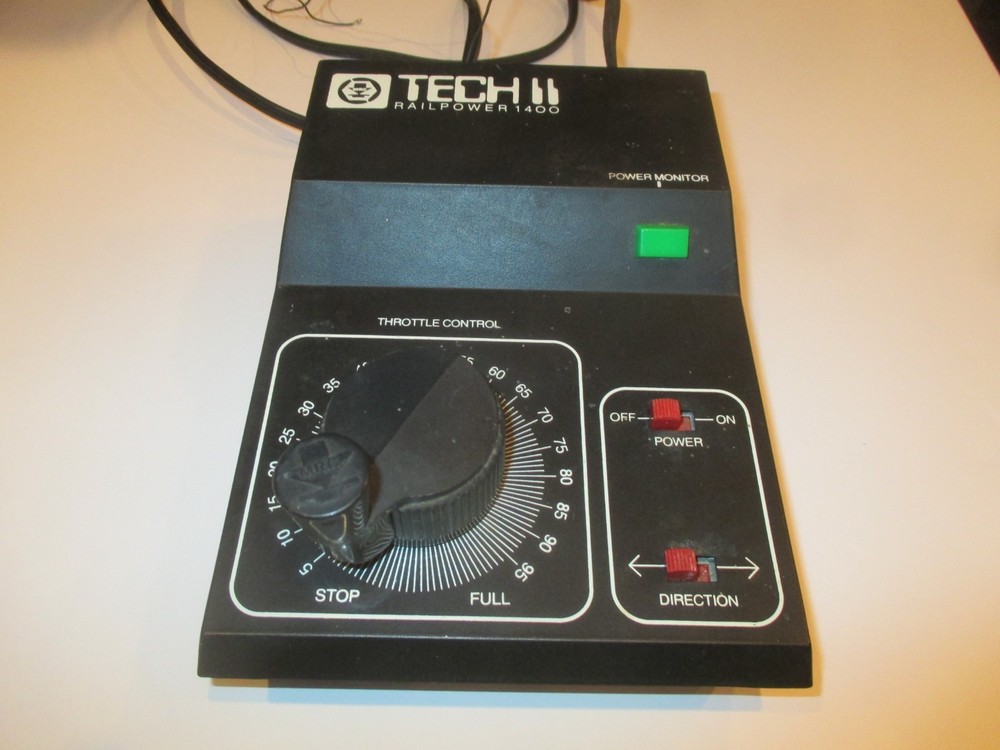 TECH II RAILPOWER 1400 MODEL TRAIN CONTROL PREOWNED LIGHT COMES ON UNTESTED
