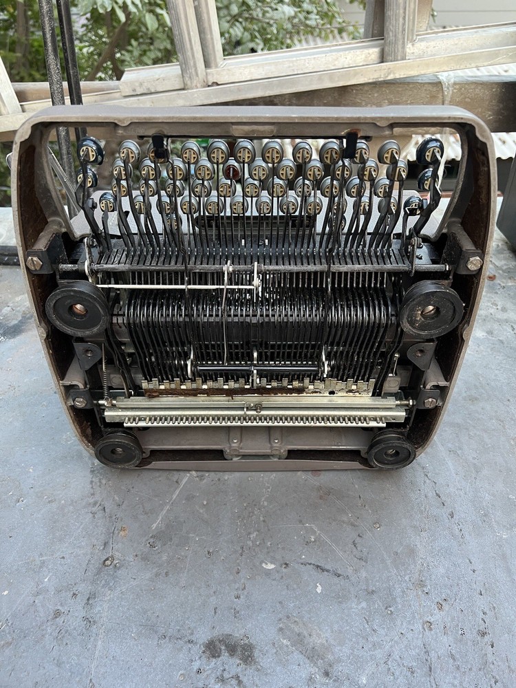 Antique UNDERWOOD SX Model TYPEWRITER Gray work
