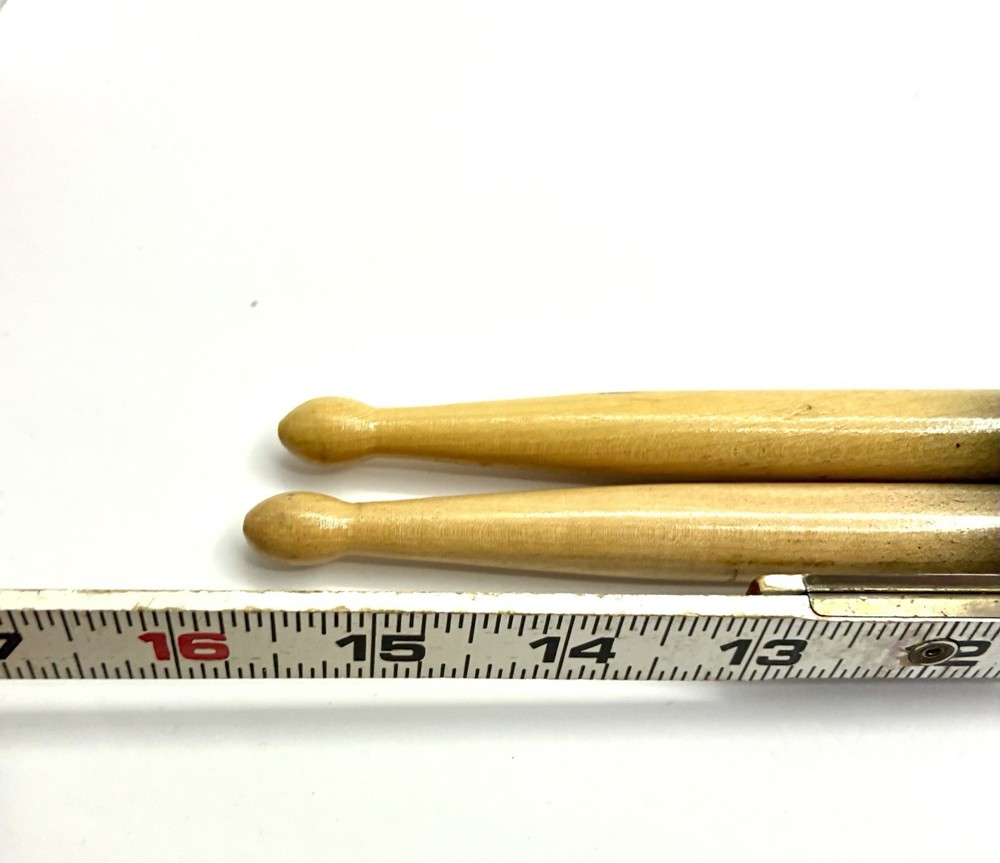 Drumsticks -16” Black Bottom / Natural