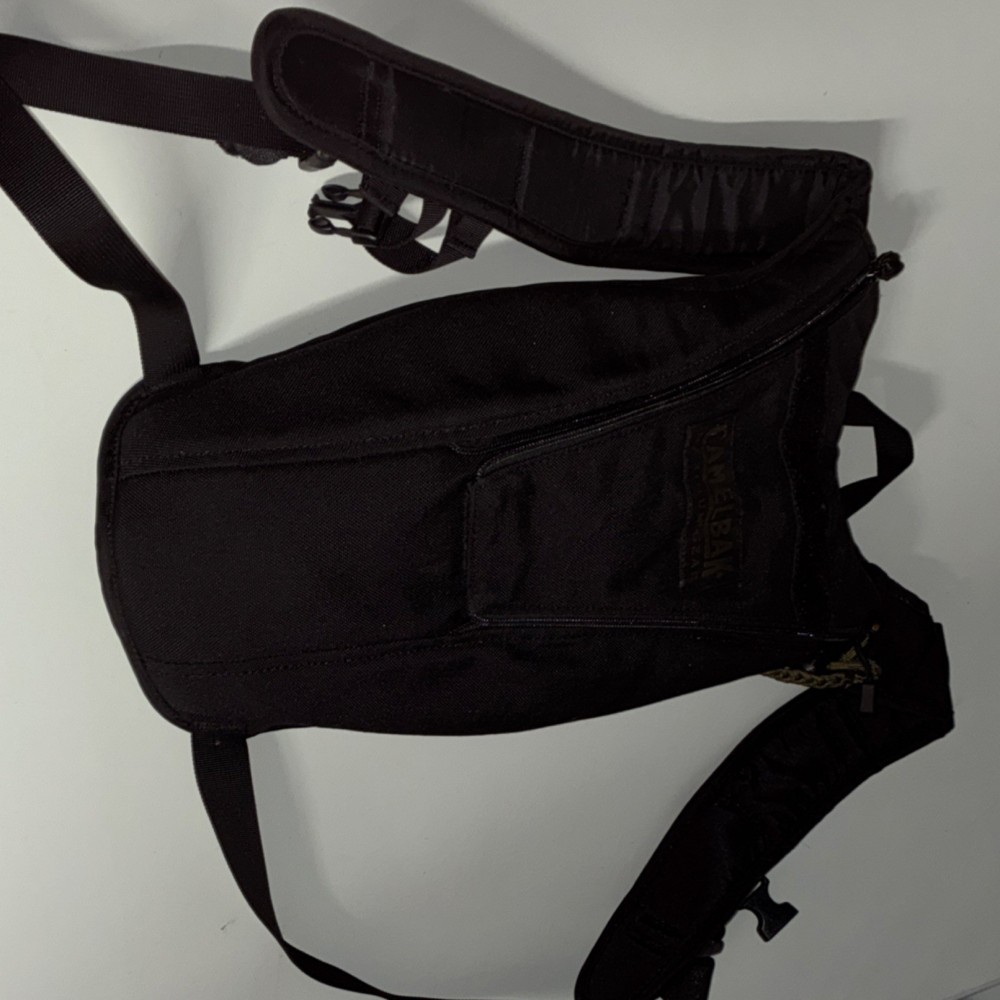CamelBak Hydration Pack Black Hiking Zip Closure Padded Straps Adjustable Size
