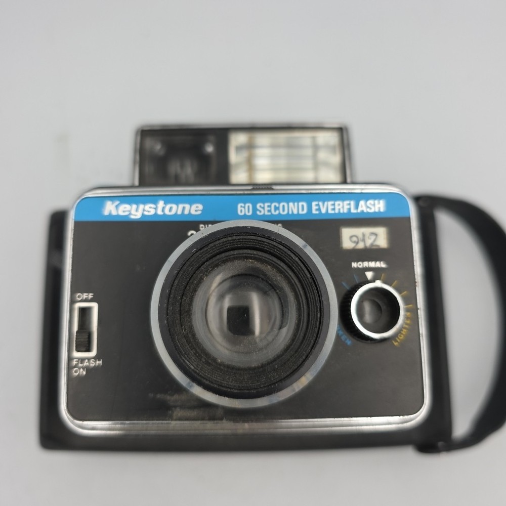 VINTAGE KEYSTONE 60 SECOND EVERFLASH CAMERA Model 800 UNTESTED Black & White