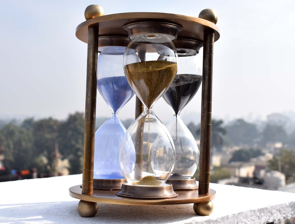 "Luxuriously Crafted 3-Rod Brass Sand Timer, Unique Timepiece Combining Classic
