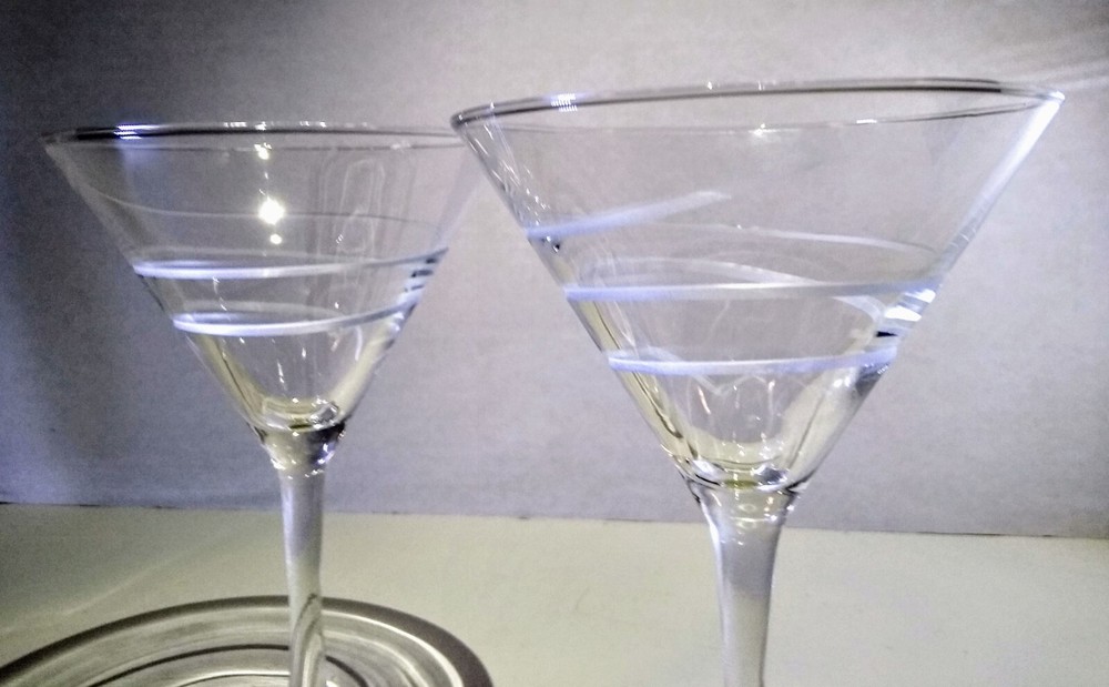 2 PC Diamond Engraved Martini Glass Set LaZboy NEW Elegant Stemware