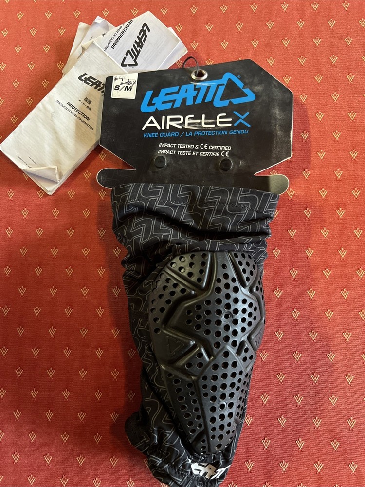 Leatt AirFlex Knee Guard - Black S/M