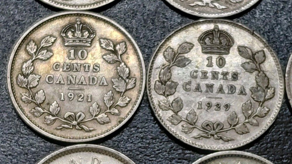 20 CANADA SILVER DIMES .RANGE FROM 1913 TO 1951 . 1947 WITH & WITHOUT MAPLE LEAF