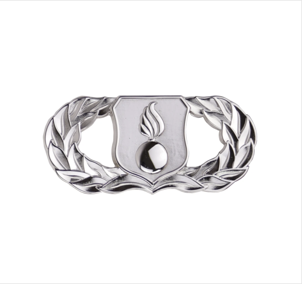 GENUINE U.S. AIR FORCE BADGE: MUNITIONS: BASIC - REGULATION SIZE