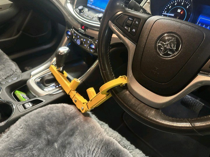 Kar Kuffs Commodore Steering Wheel Lock, Anti Theft Device.